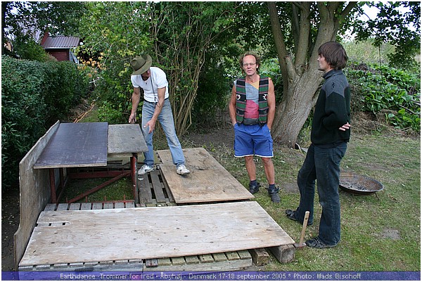Earthdance -Trommer for fred - �byh�j - Denmark 17-18 september 2005. IMG_9340.JPG