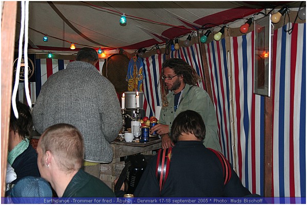 Earthdance -Trommer for fred - �byh�j - Denmark 17-18 september 2005. IMG_9374.JPG
