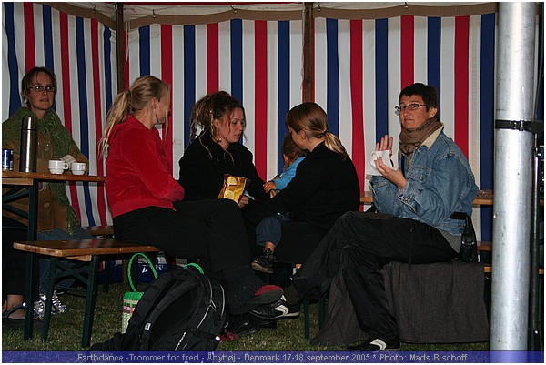 Earthdance -Trommer for fred - �byh�j - Denmark 17-18 september 2005. IMG_9377.JPG