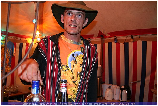 Earthdance -Trommer for fred - �byh�j - Denmark 17-18 september 2005. IMG_9414.JPG