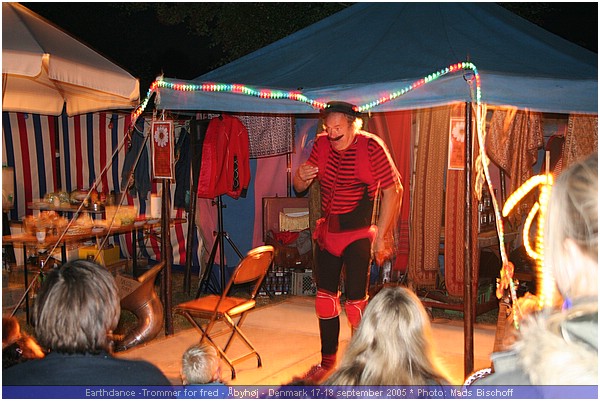 Earthdance -Trommer for fred - �byh�j - Denmark 17-18 september 2005. IMG_9442.JPG